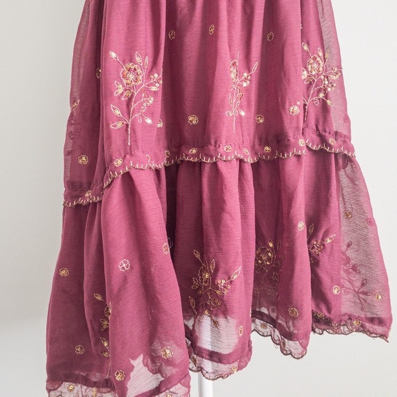 Delicate & Dainty Sequin Dress
*small tear in back as pictured - Picture 3 of 8